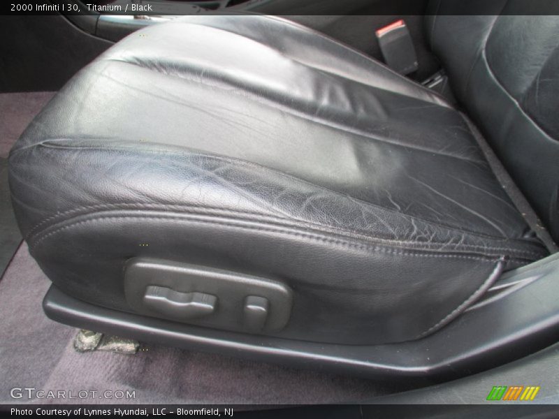 Titanium / Black 2000 Infiniti I 30
