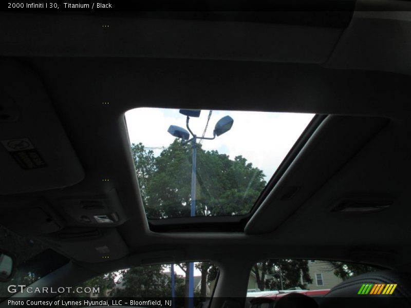 Titanium / Black 2000 Infiniti I 30