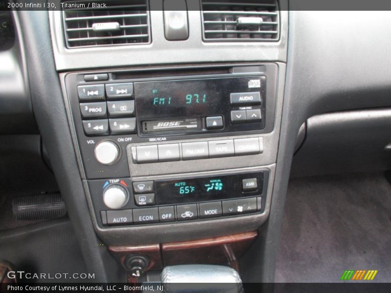 Titanium / Black 2000 Infiniti I 30