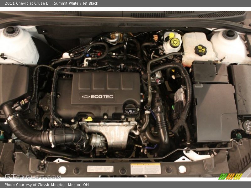 Summit White / Jet Black 2011 Chevrolet Cruze LT