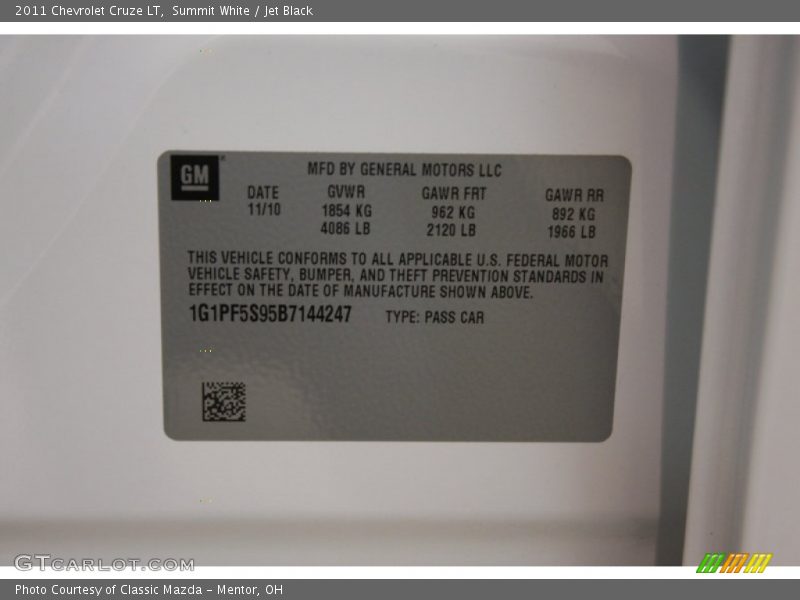 Summit White / Jet Black 2011 Chevrolet Cruze LT