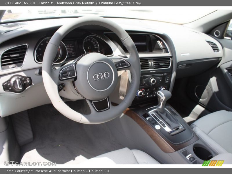 Dashboard of 2013 A5 2.0T Cabriolet