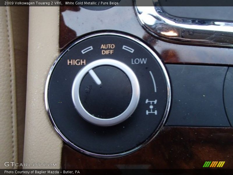 White Gold Metallic / Pure Beige 2009 Volkswagen Touareg 2 VR6
