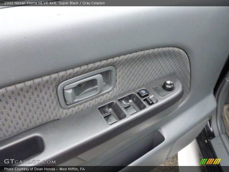 Super Black / Gray Celadon 2002 Nissan Xterra XE V6 4x4