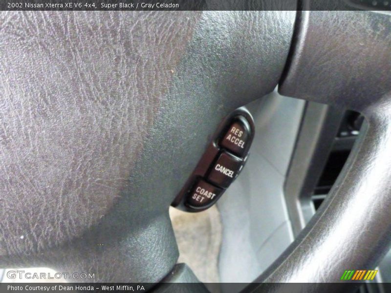 Super Black / Gray Celadon 2002 Nissan Xterra XE V6 4x4