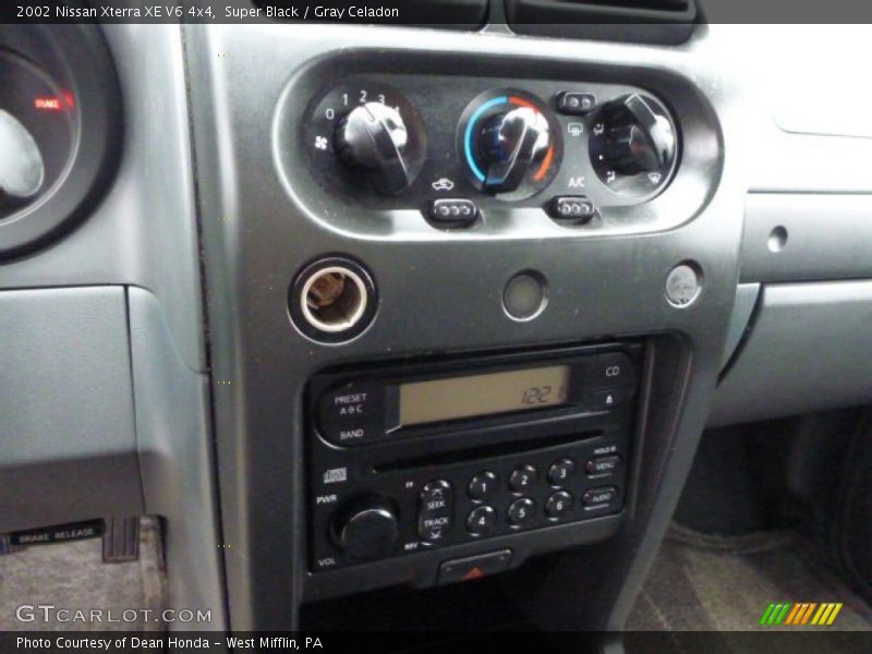 Super Black / Gray Celadon 2002 Nissan Xterra XE V6 4x4