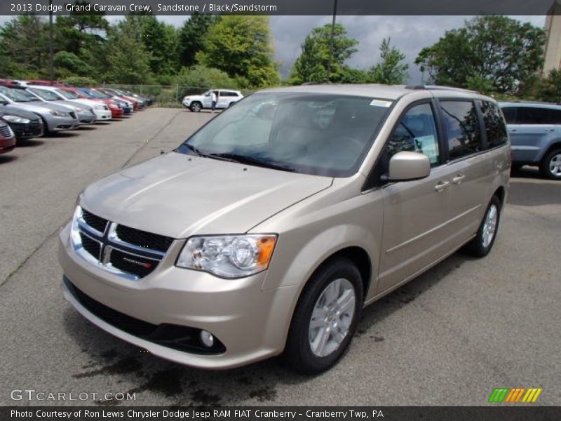Front 3/4 View of 2013 Grand Caravan Crew