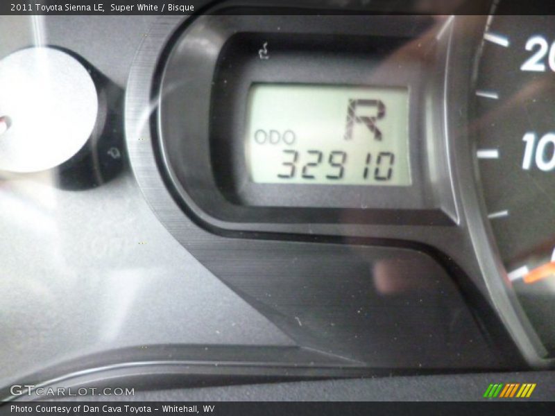 Super White / Bisque 2011 Toyota Sienna LE