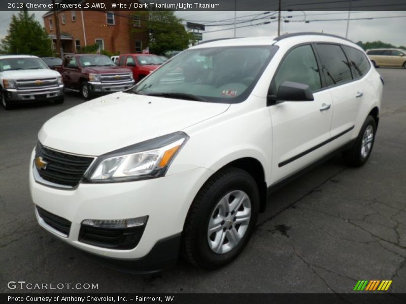 Front 3/4 View of 2013 Traverse LS AWD