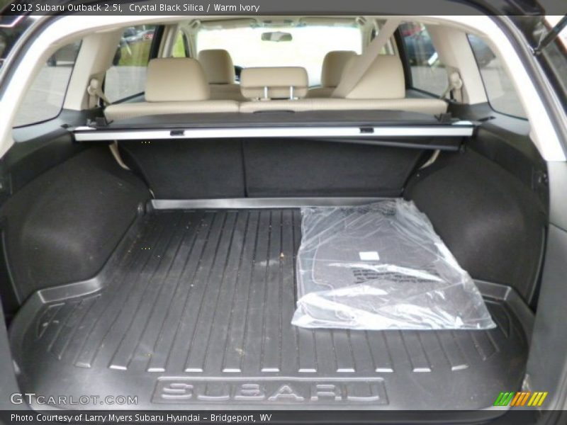 Crystal Black Silica / Warm Ivory 2012 Subaru Outback 2.5i