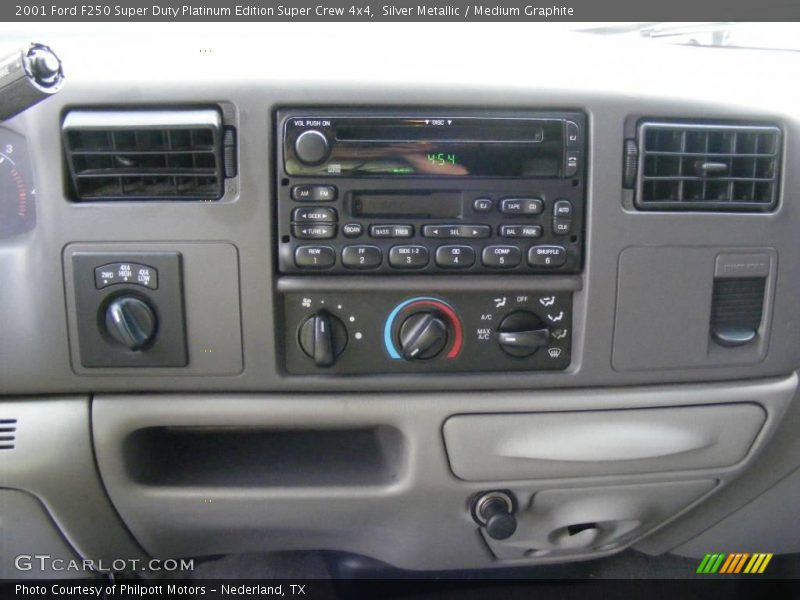 Silver Metallic / Medium Graphite 2001 Ford F250 Super Duty Platinum Edition Super Crew 4x4
