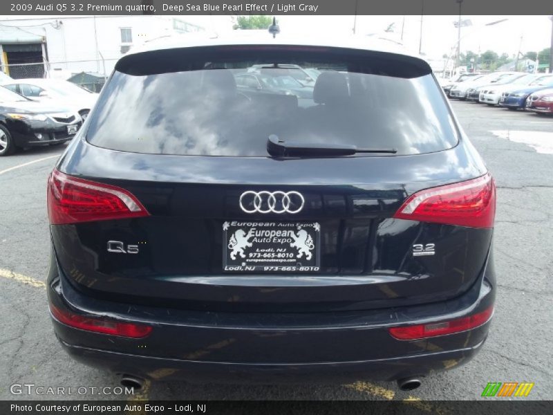 Deep Sea Blue Pearl Effect / Light Gray 2009 Audi Q5 3.2 Premium quattro