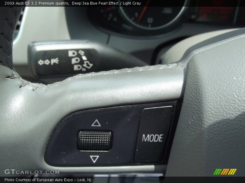 Deep Sea Blue Pearl Effect / Light Gray 2009 Audi Q5 3.2 Premium quattro
