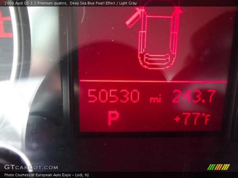 Deep Sea Blue Pearl Effect / Light Gray 2009 Audi Q5 3.2 Premium quattro
