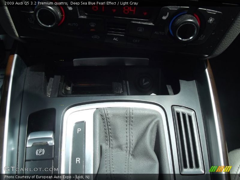 Deep Sea Blue Pearl Effect / Light Gray 2009 Audi Q5 3.2 Premium quattro