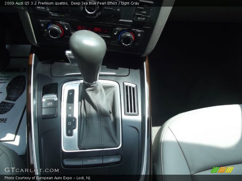 Deep Sea Blue Pearl Effect / Light Gray 2009 Audi Q5 3.2 Premium quattro