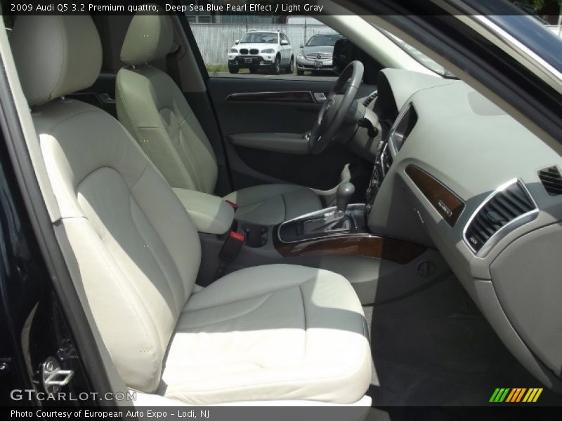 Deep Sea Blue Pearl Effect / Light Gray 2009 Audi Q5 3.2 Premium quattro