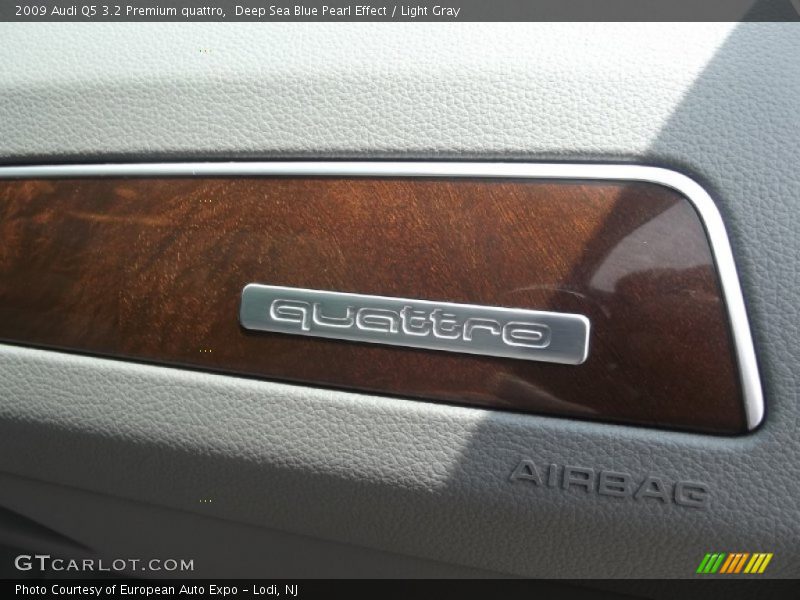 Deep Sea Blue Pearl Effect / Light Gray 2009 Audi Q5 3.2 Premium quattro