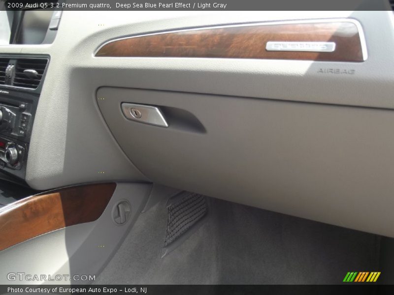Deep Sea Blue Pearl Effect / Light Gray 2009 Audi Q5 3.2 Premium quattro