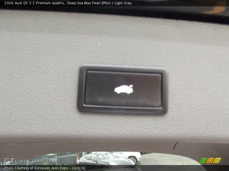 Deep Sea Blue Pearl Effect / Light Gray 2009 Audi Q5 3.2 Premium quattro