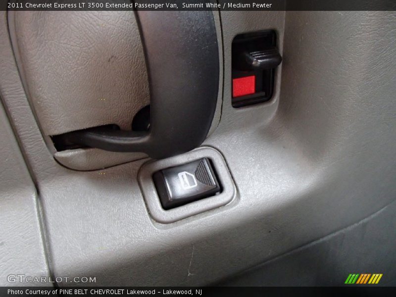 Summit White / Medium Pewter 2011 Chevrolet Express LT 3500 Extended Passenger Van