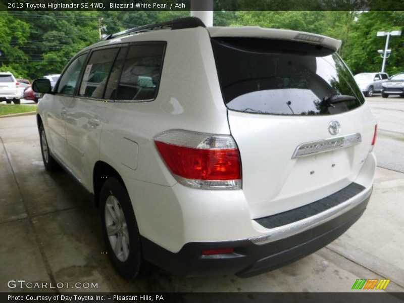 Blizzard White Pearl / Ash 2013 Toyota Highlander SE 4WD