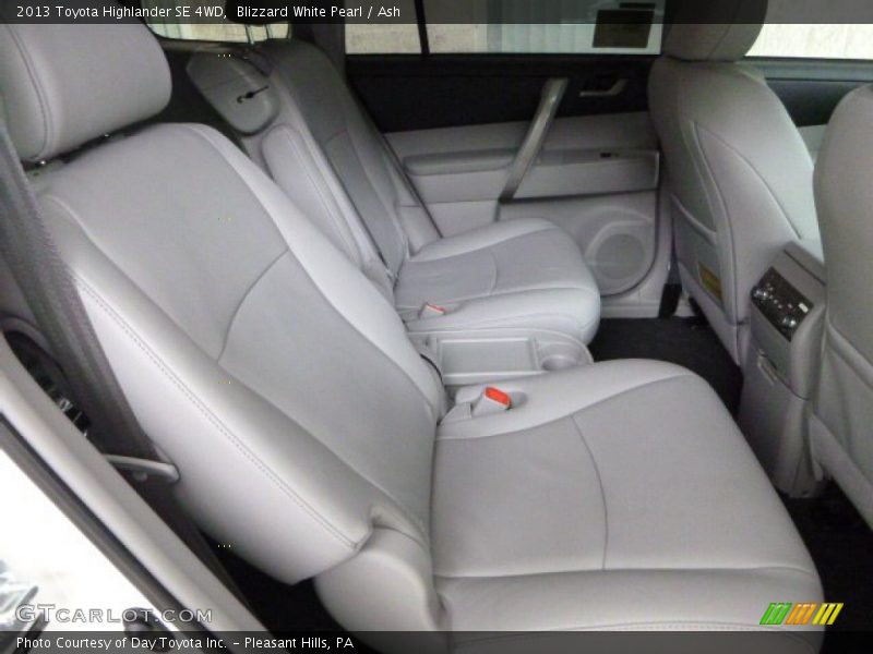 Blizzard White Pearl / Ash 2013 Toyota Highlander SE 4WD