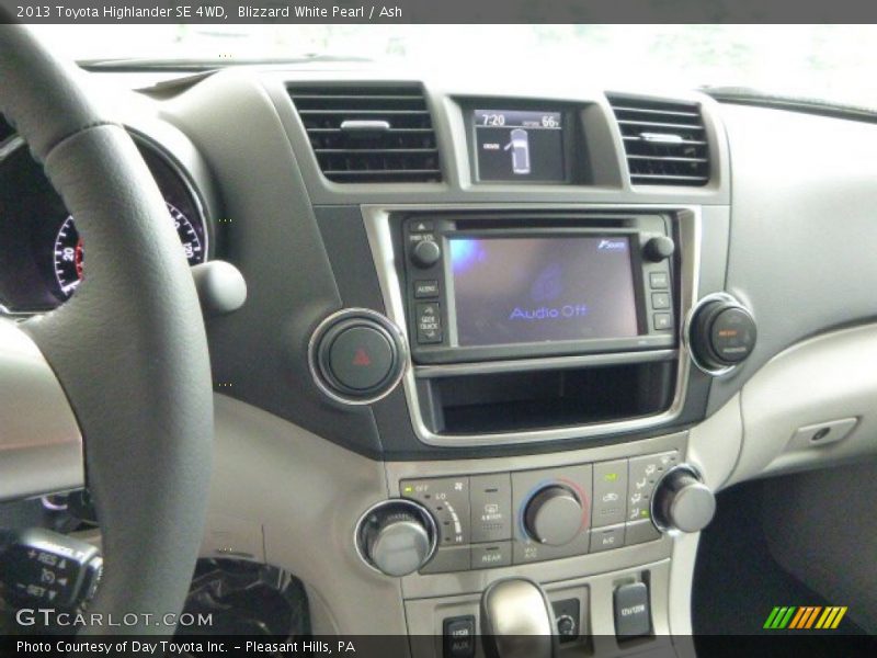 Blizzard White Pearl / Ash 2013 Toyota Highlander SE 4WD