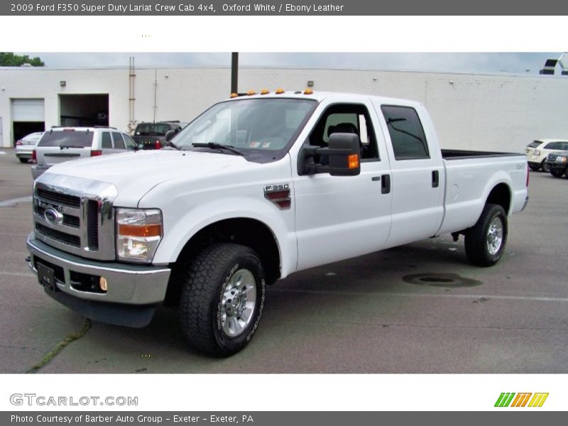 Front 3/4 View of 2009 F350 Super Duty Lariat Crew Cab 4x4