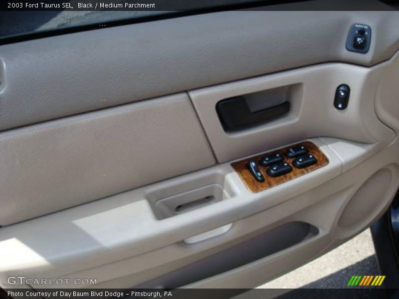 Black / Medium Parchment 2003 Ford Taurus SEL