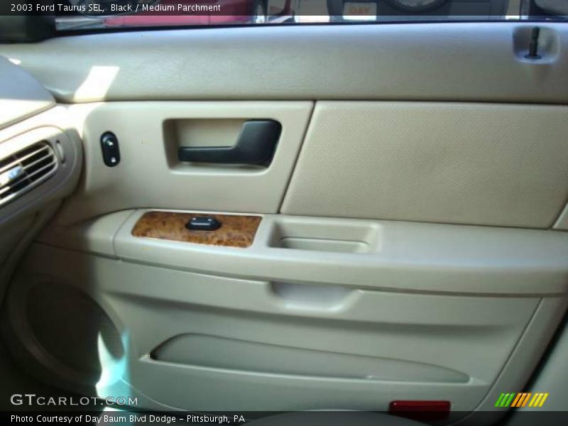 Black / Medium Parchment 2003 Ford Taurus SEL
