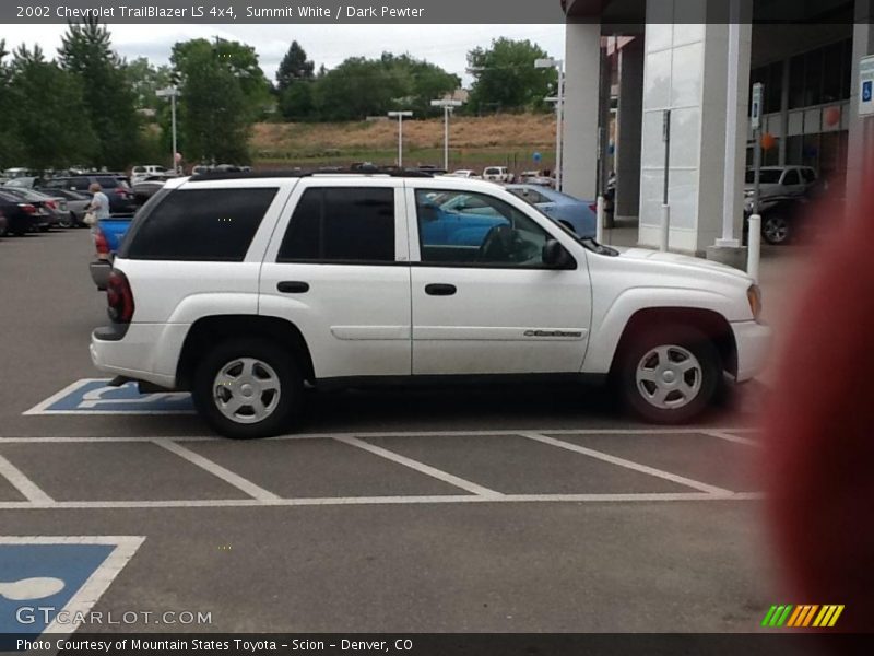 Summit White / Dark Pewter 2002 Chevrolet TrailBlazer LS 4x4