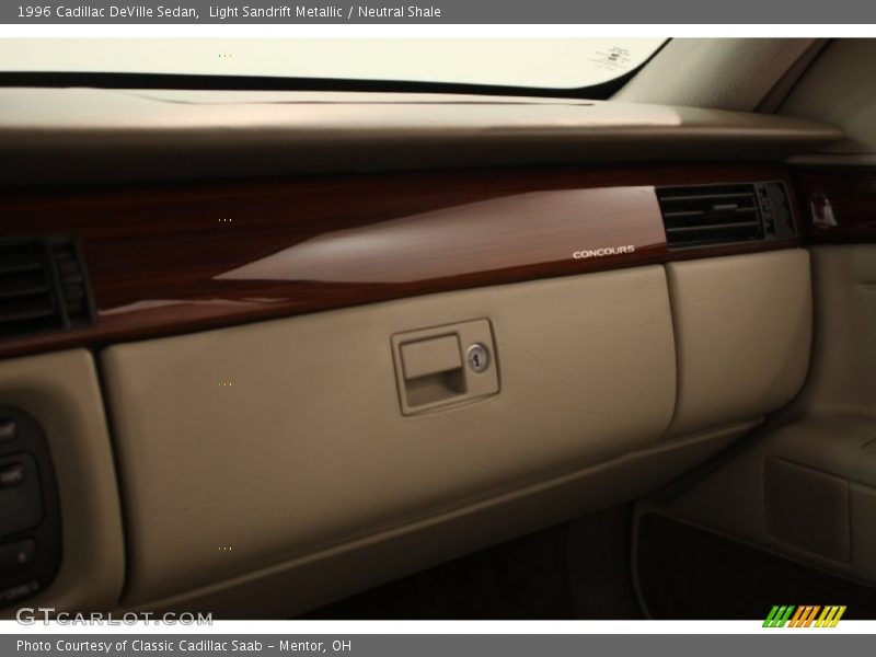 Light Sandrift Metallic / Neutral Shale 1996 Cadillac DeVille Sedan