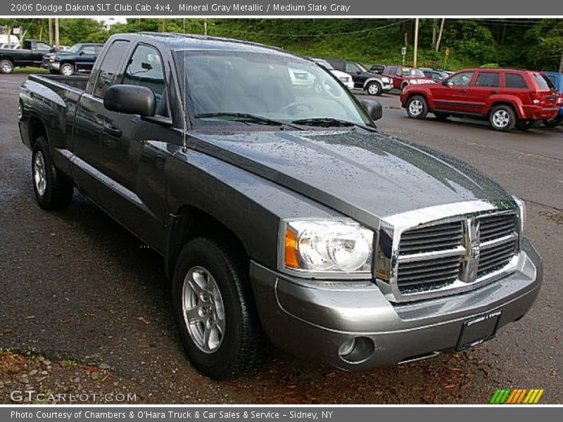 Front 3/4 View of 2006 Dakota SLT Club Cab 4x4