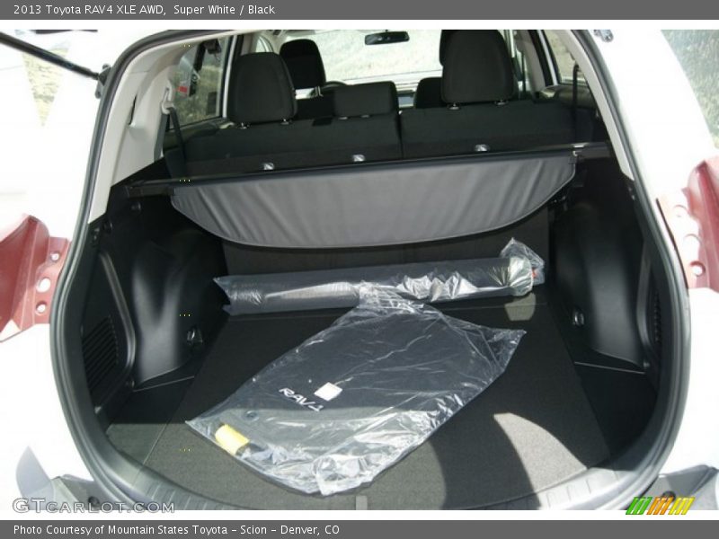 Super White / Black 2013 Toyota RAV4 XLE AWD