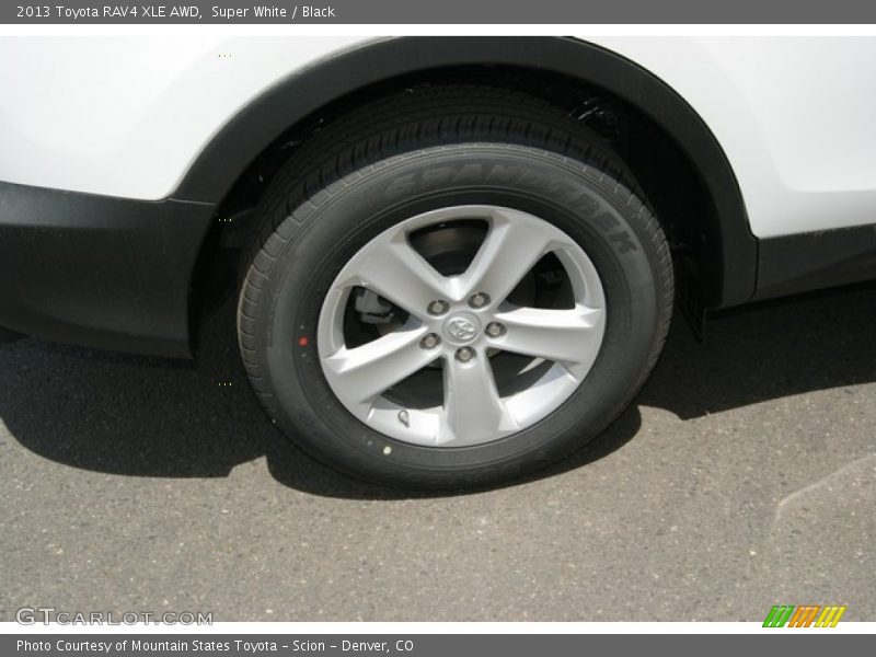Super White / Black 2013 Toyota RAV4 XLE AWD