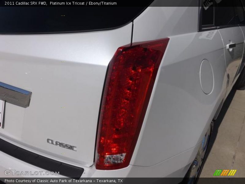 Platinum Ice Tricoat / Ebony/Titanium 2011 Cadillac SRX FWD