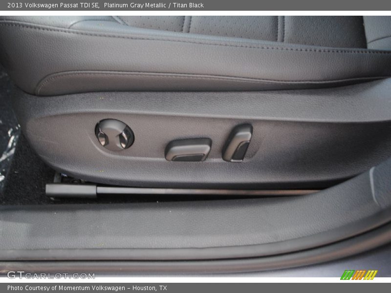 Platinum Gray Metallic / Titan Black 2013 Volkswagen Passat TDI SE