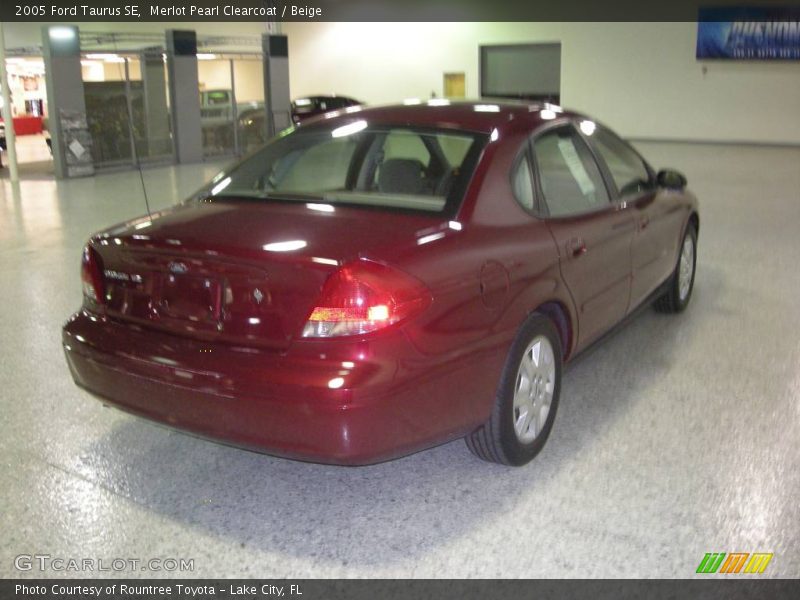 Merlot Pearl Clearcoat / Beige 2005 Ford Taurus SE