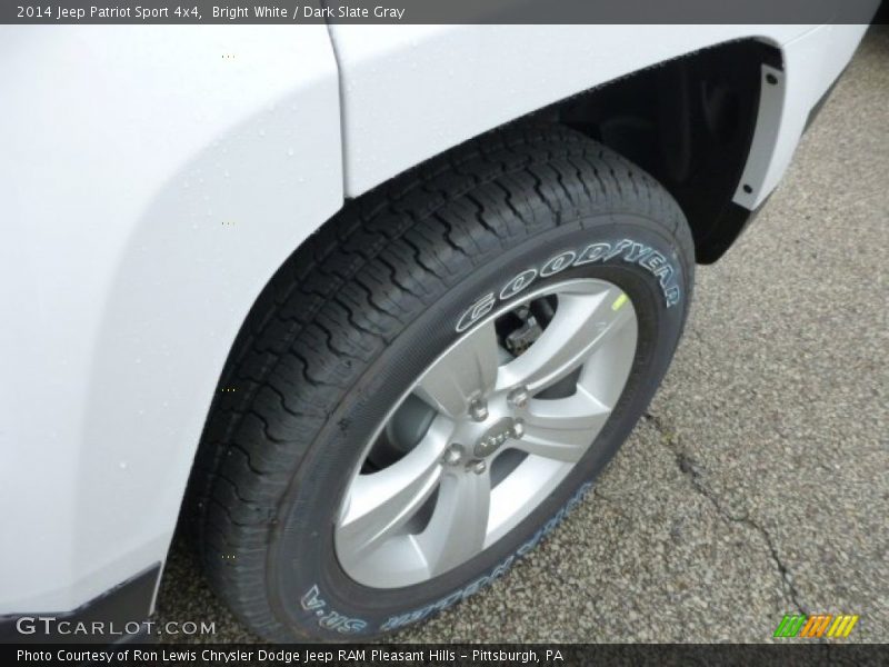 Bright White / Dark Slate Gray 2014 Jeep Patriot Sport 4x4