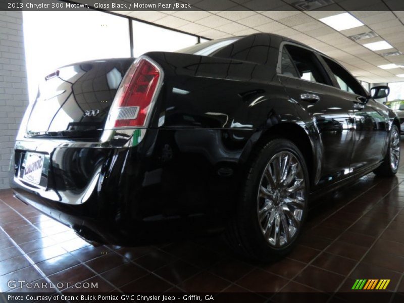 Gloss Black / Motown Pearl/Black 2013 Chrysler 300 Motown