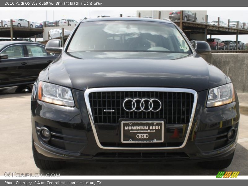 Brilliant Black / Light Grey 2010 Audi Q5 3.2 quattro