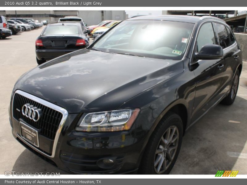 Brilliant Black / Light Grey 2010 Audi Q5 3.2 quattro