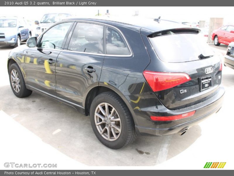 Brilliant Black / Light Grey 2010 Audi Q5 3.2 quattro