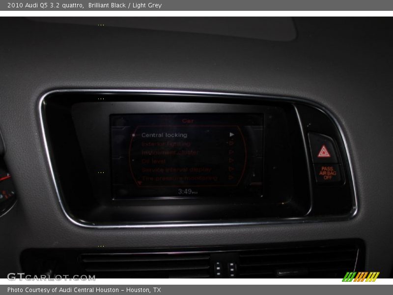 Brilliant Black / Light Grey 2010 Audi Q5 3.2 quattro