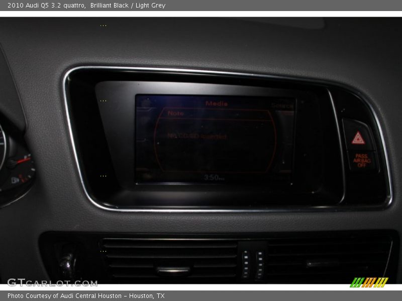 Brilliant Black / Light Grey 2010 Audi Q5 3.2 quattro