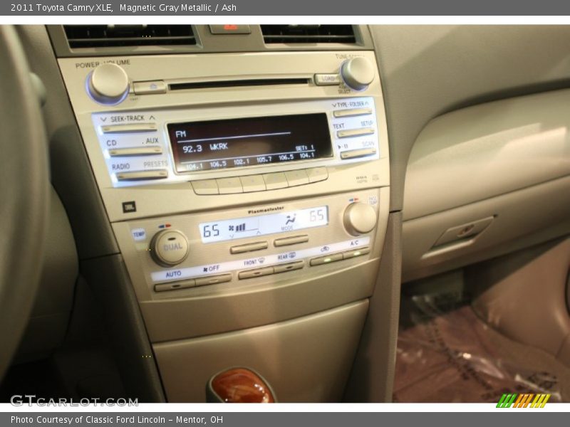 Controls of 2011 Camry XLE