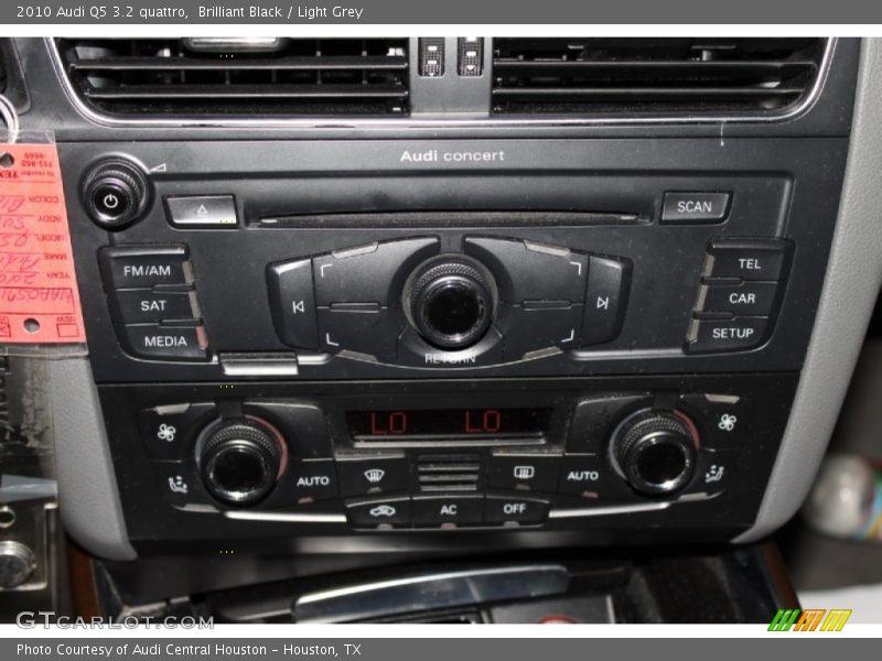 Brilliant Black / Light Grey 2010 Audi Q5 3.2 quattro