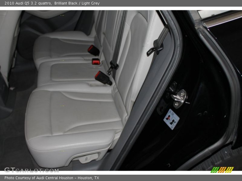Brilliant Black / Light Grey 2010 Audi Q5 3.2 quattro
