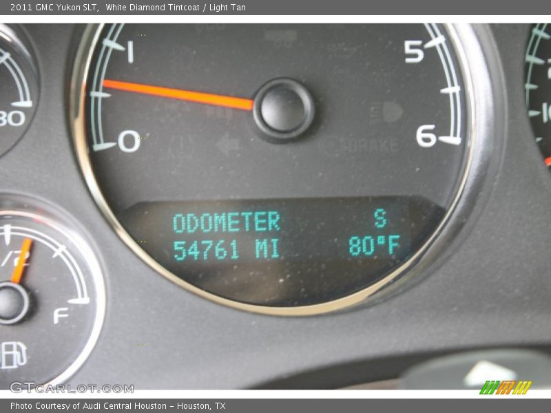 White Diamond Tintcoat / Light Tan 2011 GMC Yukon SLT